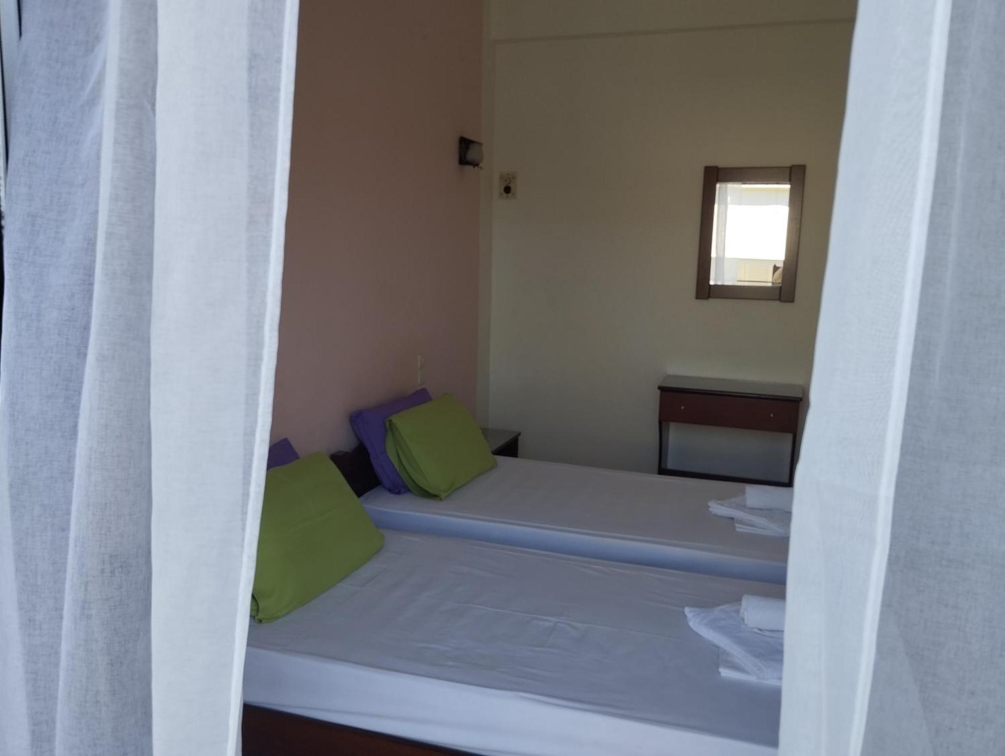 Hotel Neon Astron Kaména Vúrla Kültér fotó
